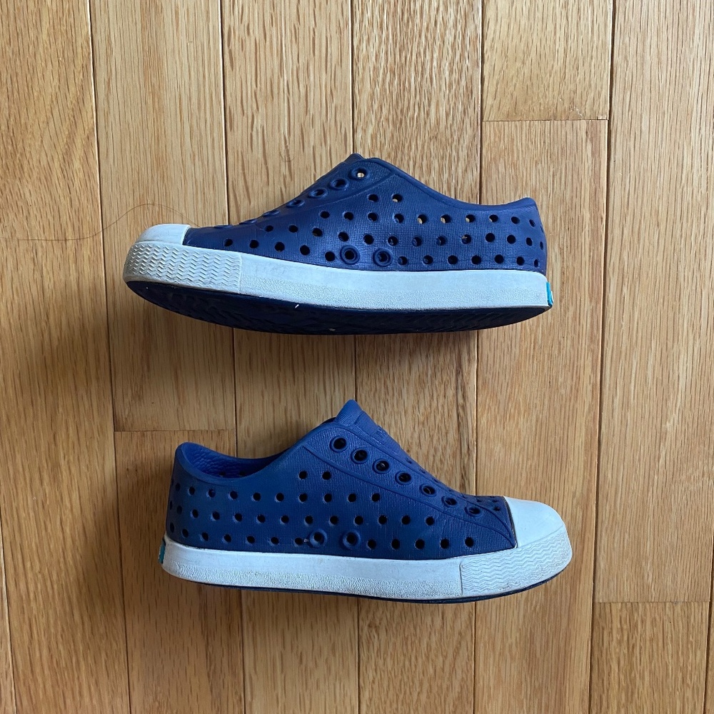 Native navy Jefferson shoes